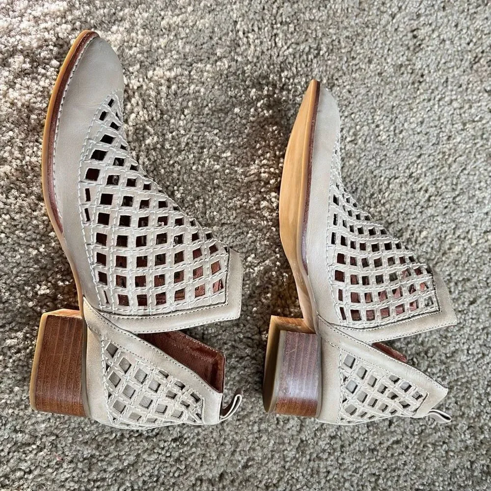 Jeffrey Campbell Taggart Open-Weave Leather Ankle Booties Beige Size 8